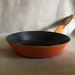 Le Creuset  24  Flame Enameled Cast Iron Frying Pan / Skillet Wood Handle